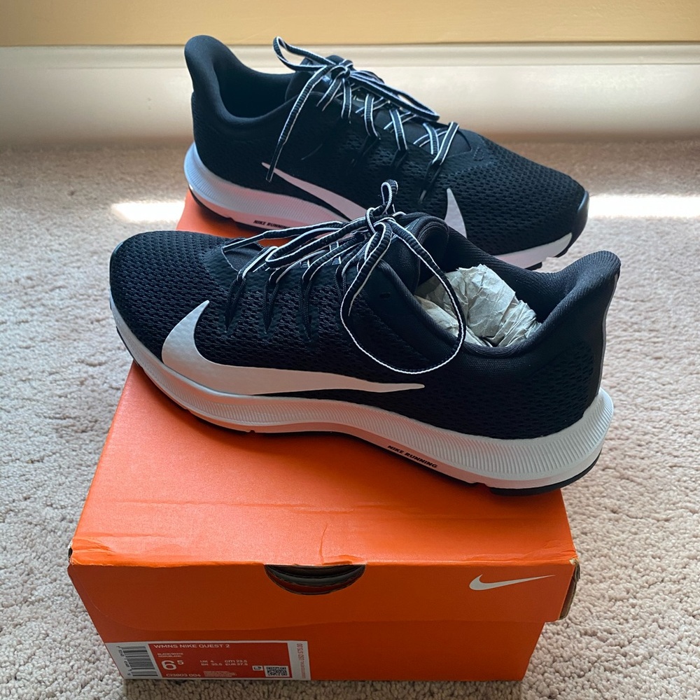 NIKE QUEST 2 RUNNING SHOE - WOMEN'S 6.5